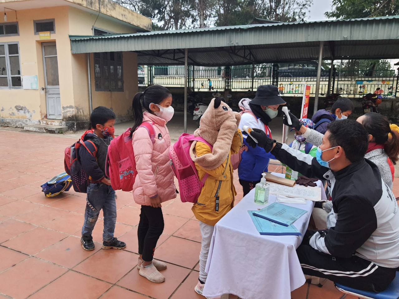 CÔNG TÁC PHÒNG ,CHỐNG DỊCH BỆNH COVID-19 TẠI TRƯỜNG TIỂU HỌC THỊ TRẤN